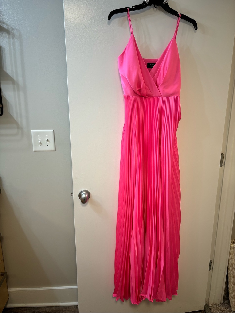 Laundry By Shelli Segal Hot Pink Pleated V-Neck Maxi Dress - Picture 4 of 6